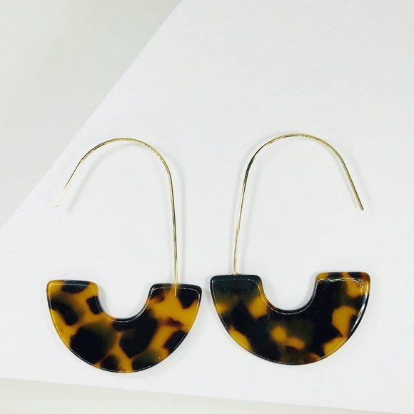 Tortoise and Gold Resin Drop Earrings - Picture 4 of 5